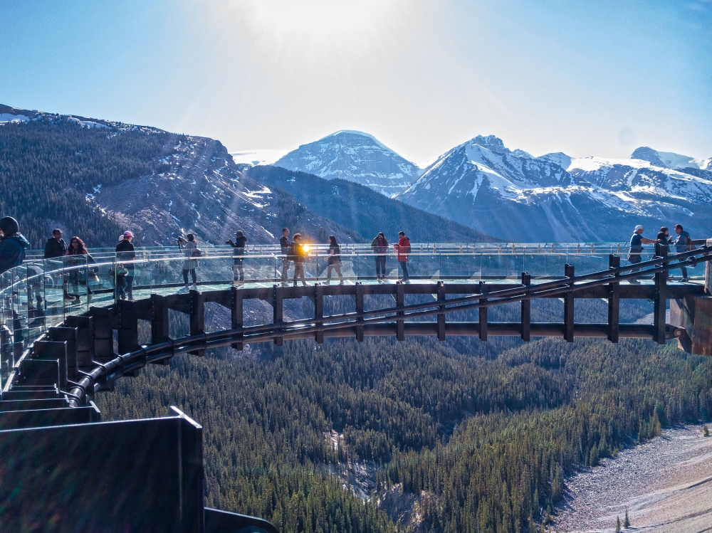glacier-skywalk-columbia-icefields-rocky-mountains-canada_1107038711_web